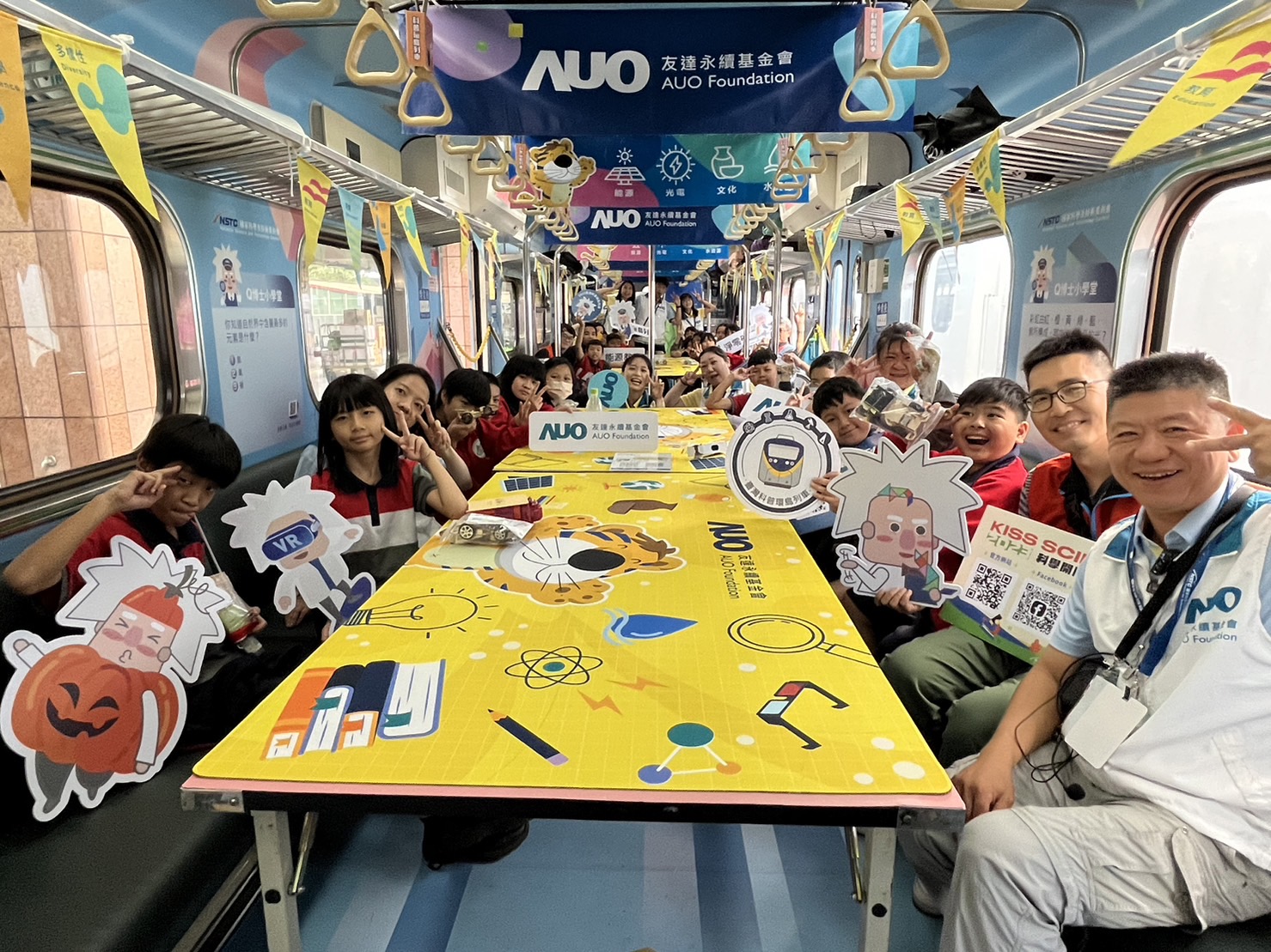 G22恒峰永續基金會參與「臺灣科普環島列車」，設計基礎科學車廂課程，以「淨零碳排和永續能源」為主題，讓學生透過創意實驗認識淨零知識，以及思考生活中的減碳行為
